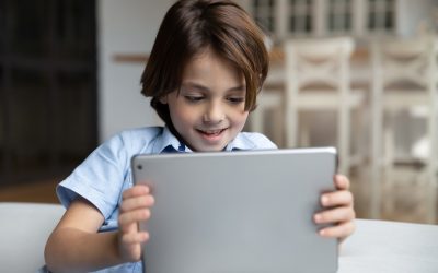 Po czym poznać, że Twoje dziecko uzależniło się od internetu?